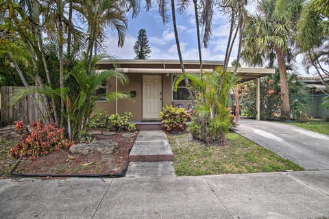 Dania Beach Vacation Rental | 2BR | 2BA | 760 Sq Ft | Stairs Required