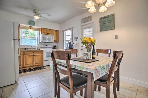 Dining Area | Dishware Provided | Single-Story Home