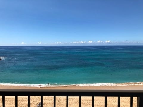 Beach nearby, sun loungers, beach towels