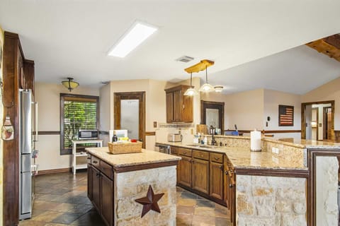 Modern appliances and plenty of counter space make the kitchen a cook's paradise!