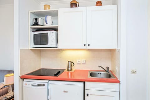 Fridge, dishwasher, cookware/dishes/utensils