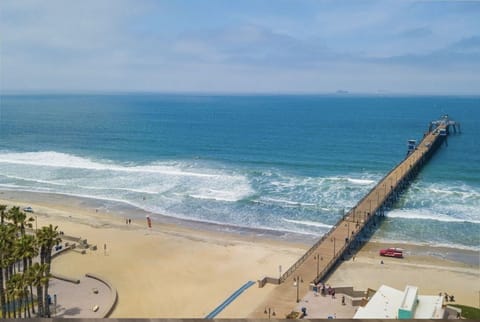 Beach nearby, sun loungers, beach towels