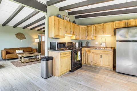 Kitchen | Drip & Keurig Coffee Makers | Spices | Blender