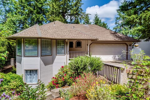 Front of home. Pictures may not accurately reflect appearance given time of year