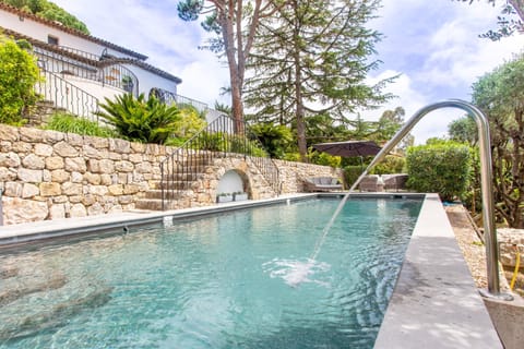 villa and swimming pool