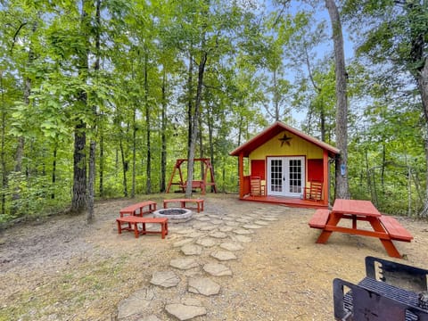 At Mighty Sunrise, you will love grilling up some tasty BBQ while your family and friends hang out at the fire pit or play pool in our game shed.