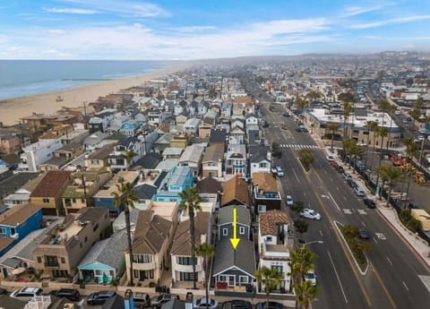 6 Houses from the beach
