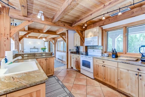 Fully Equipped Expansive Kitchen