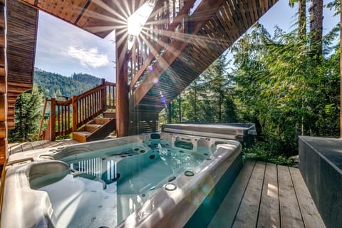 Outdoor spa tub