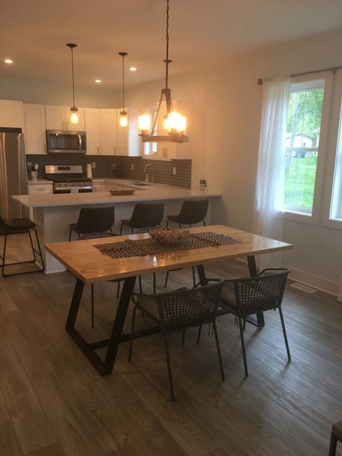 Dining Area & Kitchen