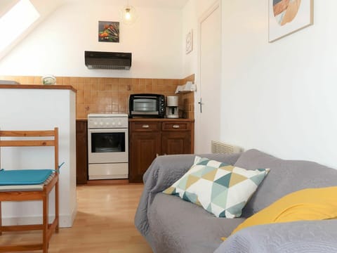 Furniture, Cabinetry, Property, Comfort, Drawer, Wood, Home Appliance, Interior Design, Table, Chest Of Drawers