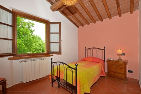 The singles bedroom upstarirs in the apartmnent 1