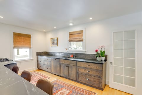 Kitchen | Cooking Basics Provided | Microwave