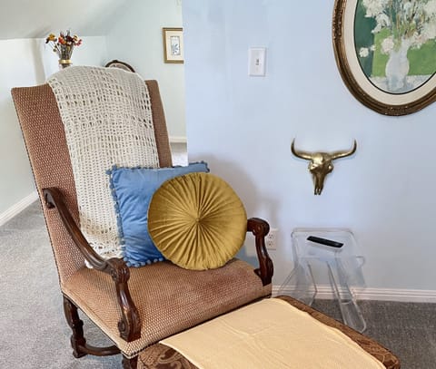 Upstairs master suite TV/reading nook