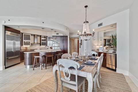 Seamlessly integrated dining and wet bar area, ideal for hosting guests. The open layout and modern amenities create a welcoming and functional space for dining and socializing.