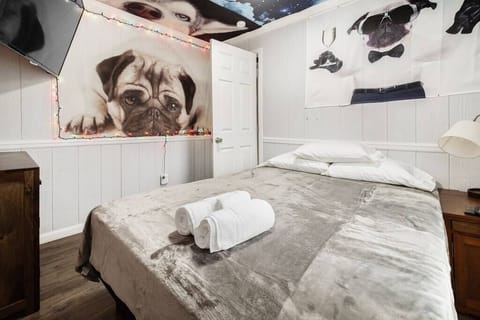 The champagne bedroom, also rePUGsnant with queen smart/adjustable bed and large TV.