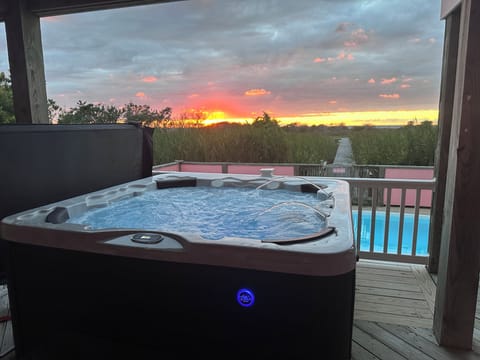 Outdoor spa tub