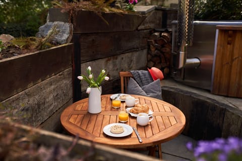 Fresh Escapes - Swallows End - Romantic - hot tub , sauna, pool