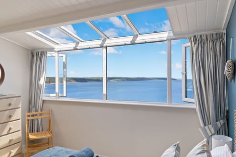 Spectacular Sea Views, Balconies, Parking