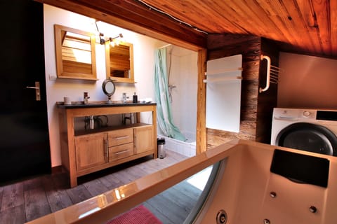 Shower, jetted tub, hair dryer, toilet paper