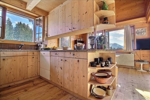 Fully equipped kitchen with mountain view