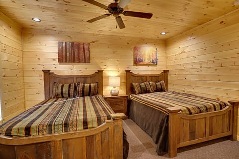 Pigeon Forge Cabin - 12 Suites Lodge - 12 Bedroom - Sleeps 48