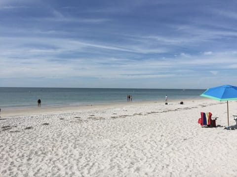 Beach nearby, sun loungers, beach towels