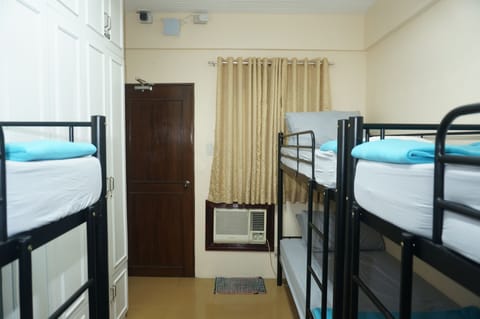 2 bedrooms, desk, free WiFi, bed sheets