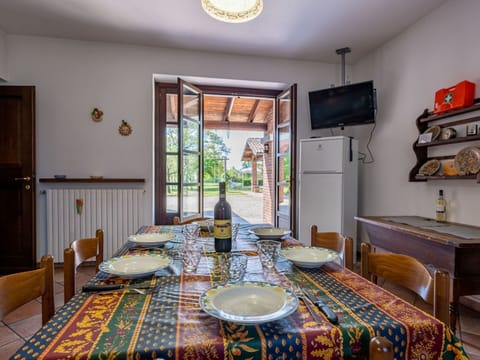 Table, Property, Furniture, Picture Frame, Azure, Tablecloth, Wood, Interior Design, Building, Decoration