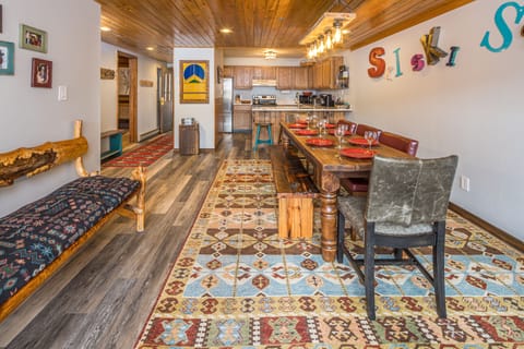 Open-concept spaces are perfect for entertaining | Main Level