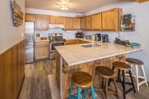 Have breakfast at the bar | Main Level