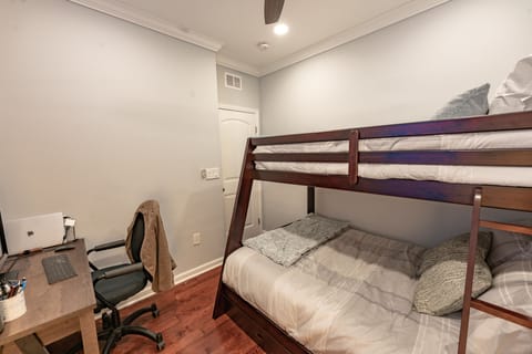 3 bedrooms, iron/ironing board, WiFi, bed sheets