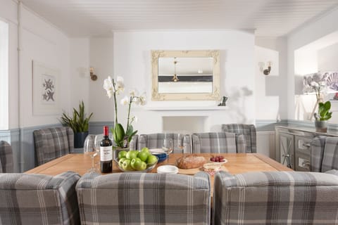 Beautiful large mirror in living area - Azenor