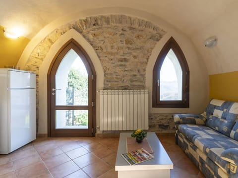 Window, Property, Furniture, Building, Couch, Houseplant, Wood, Plant, Interior Design, Lighting