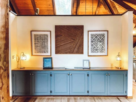 Welcome info on the large buffet. Lamps  with USB plugs.