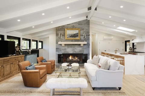 Built in bar off living room with ice maker. Vaulted ceilings and open space.