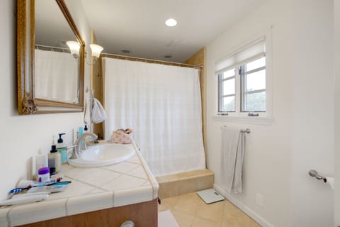 Combined shower/tub, hair dryer, towels, soap