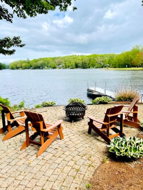 Enjoy a drink and s’mores with friends and family around the lakeside fire pit