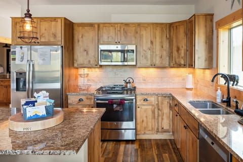 - Fully equipped kitchen with stainless steel appliances and granite counters - Rustic wood cabinetry enhances warm mountain cabin charm - Ideal for home cooking during Colorado vacation stays