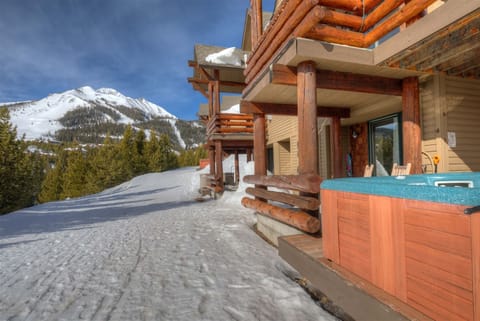 Saddle Ridge U2 on the right on the groomed ski trail