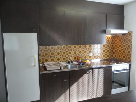 Water, Sky, Mountain, Azure, Natural Landscape, Cloud, Tree, Lake, Coastal And Oceanic Landforms, Bank