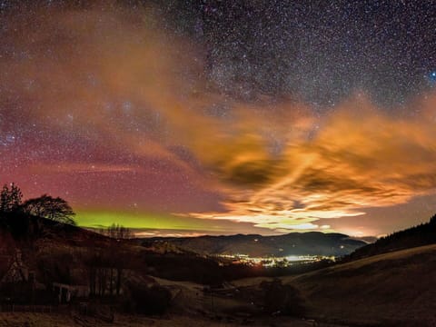 Cloud, Sky, Atmosphere, Daytime, Ecoregion, Afterglow, Natural Landscape, Nature, Dusk, Sunlight