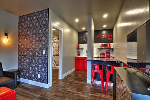 kitchenette adjoining Unit