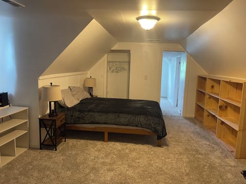 3 bedrooms, in-room safe, desk, iron/ironing board