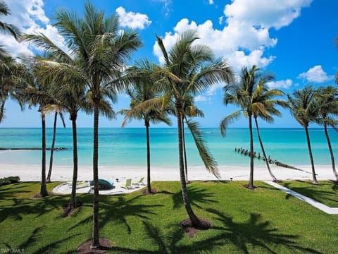 Beach nearby, sun loungers, beach towels