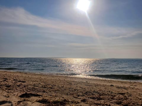 Beach nearby, sun loungers, beach towels