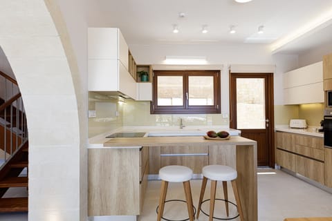 The fully equipped kitchen with high quality appliances