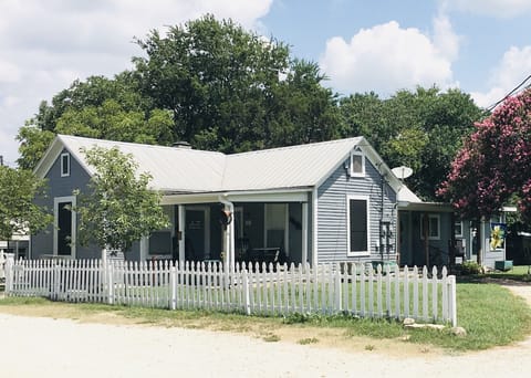 Photo of Bandera Cottage Main House (front) and Guest House (side).