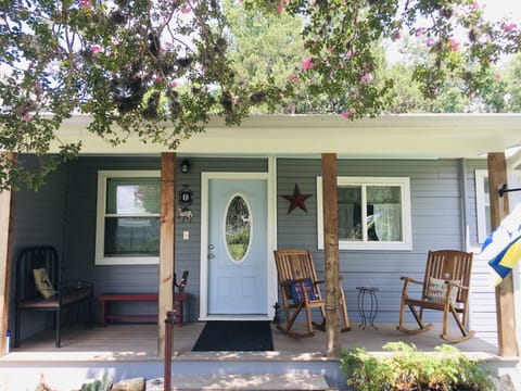 Spacious 1bd/1bth Guest House