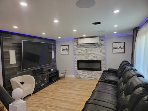Living room | Smart TV, fireplace, books, printers